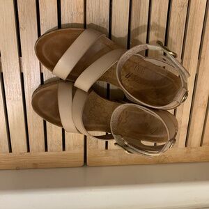 Blowfish Malibu Women's Hapuku Wedges Size 9